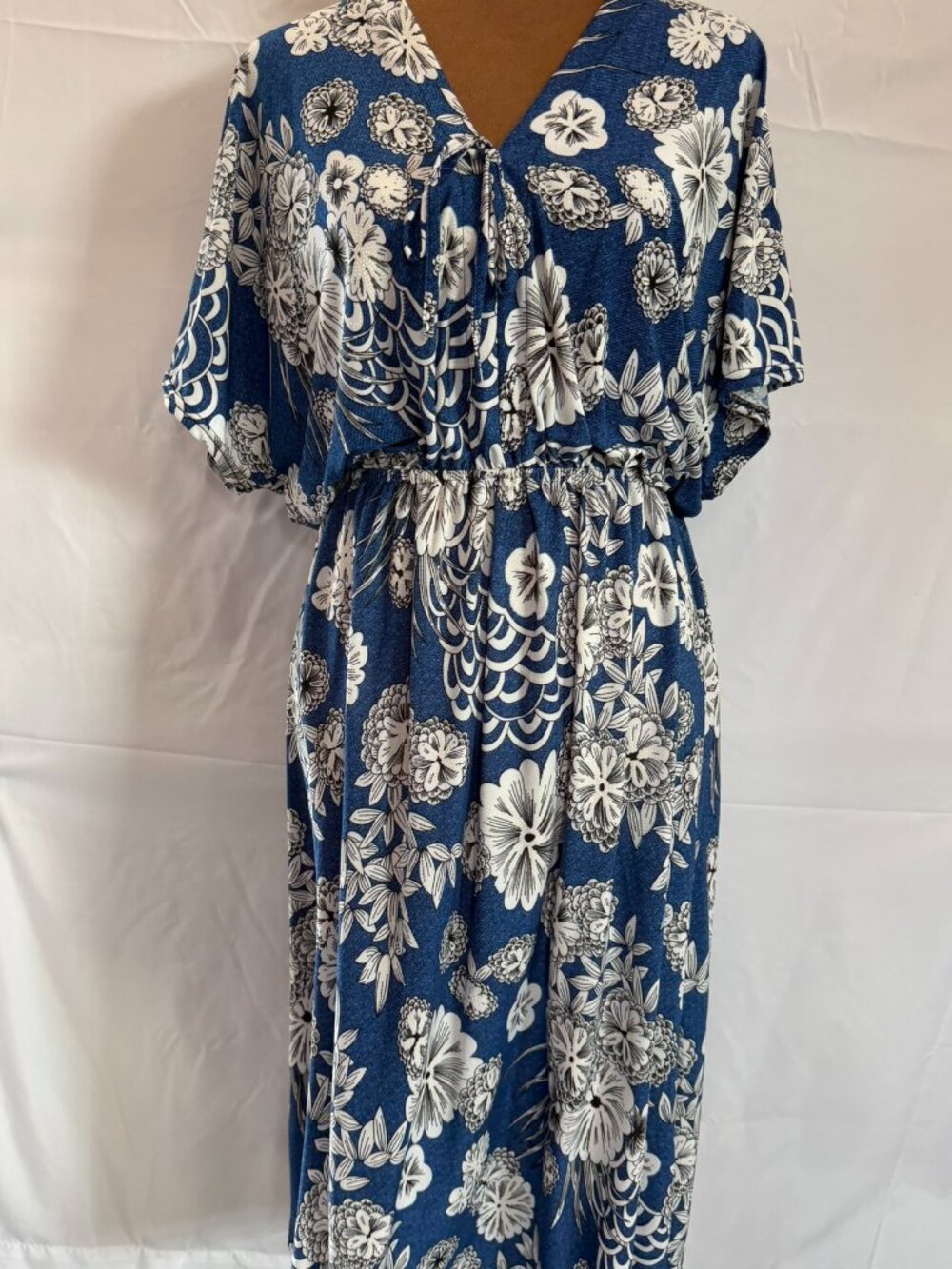 Seven Islands Empire‑Waist V‑Neck Dress — Size Large — Like New